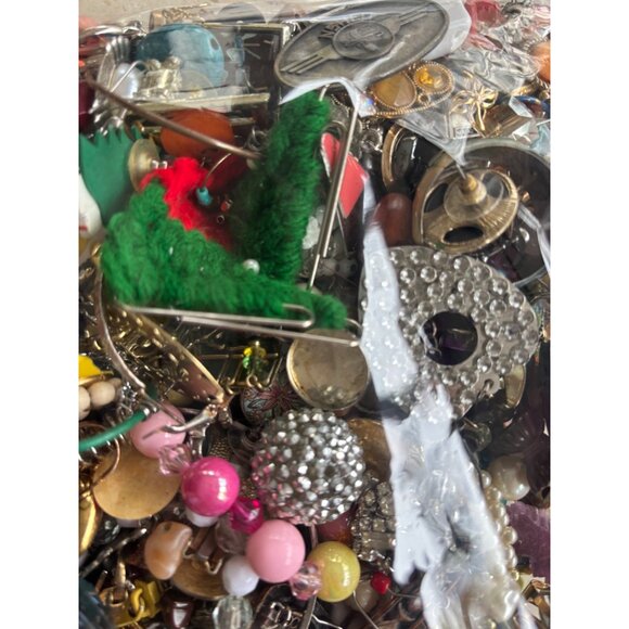 Mixed Craft Beads & Jewelry Making Supplies 2 Lbs 5 Oz Assorted Materials & Colo - Picture 15 of 16